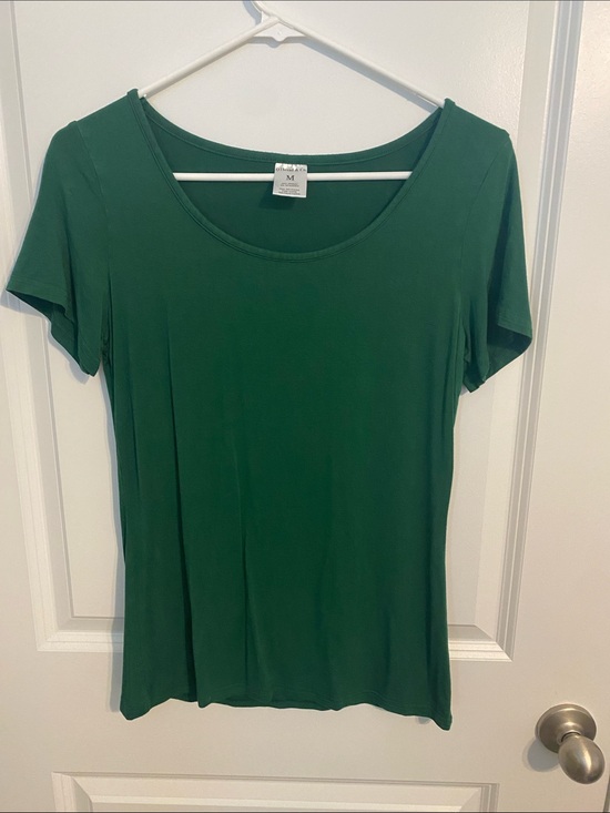 Tops - Women's Scoop Neck Short Sleeve Tee in Forest Green